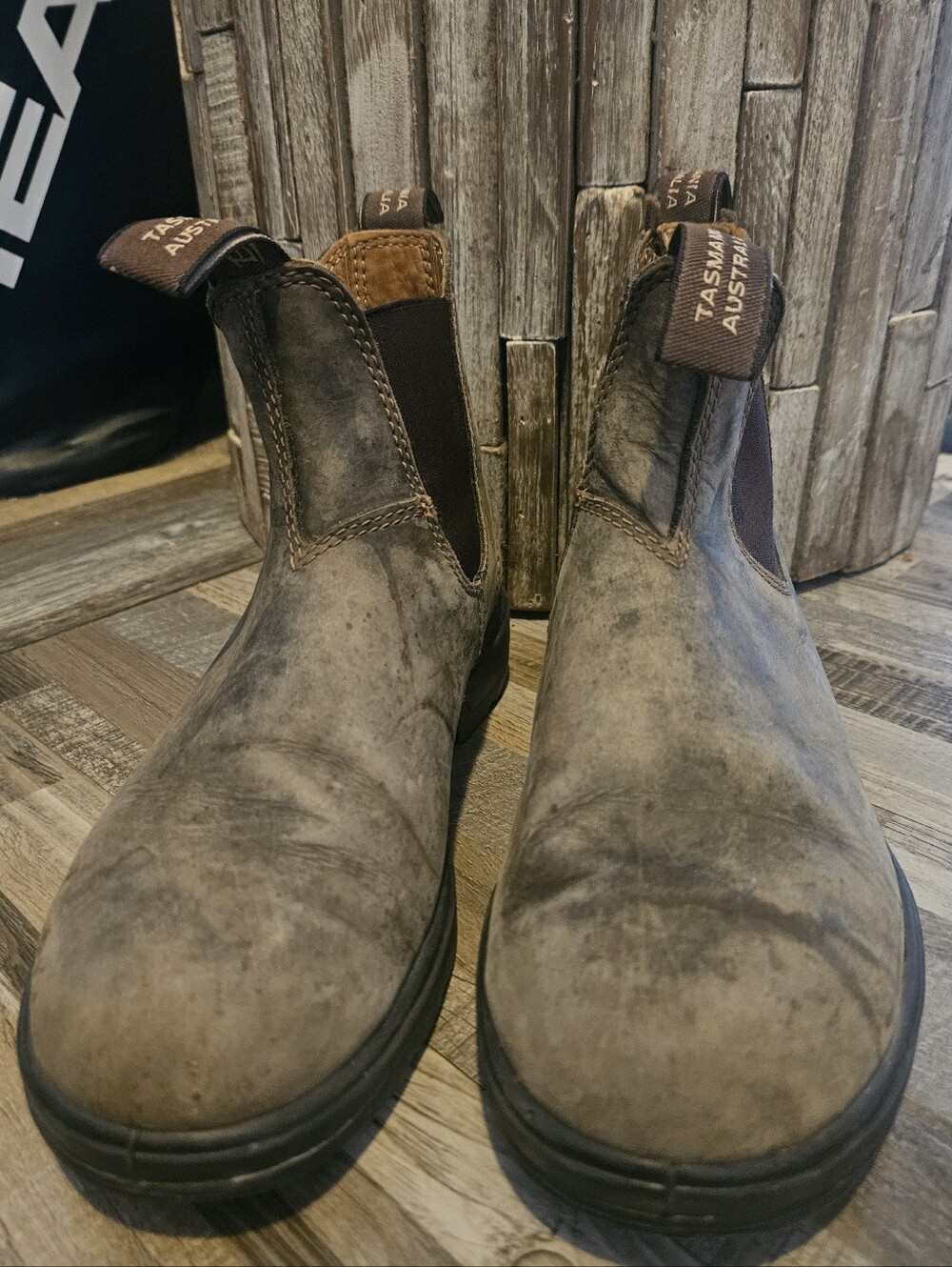 Blundstone Classic Chelsea Boots in rustic brown. 4.5 AU/7.5 US W/5.5 US M